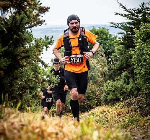 Coureur sur un sentier de trail, photographie Amy Pulse